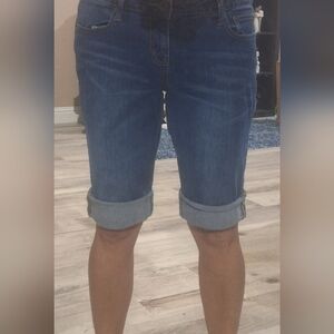 #301 DKNY Ludlow Dark Wash Capri/ Long Shorts sz 10